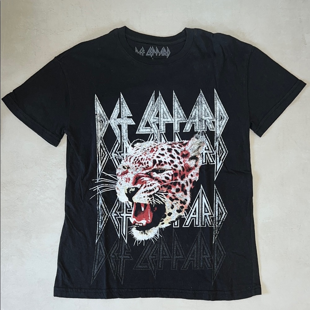 Def Leppard S Black Graphic T Shirt Vintage Tee Animal